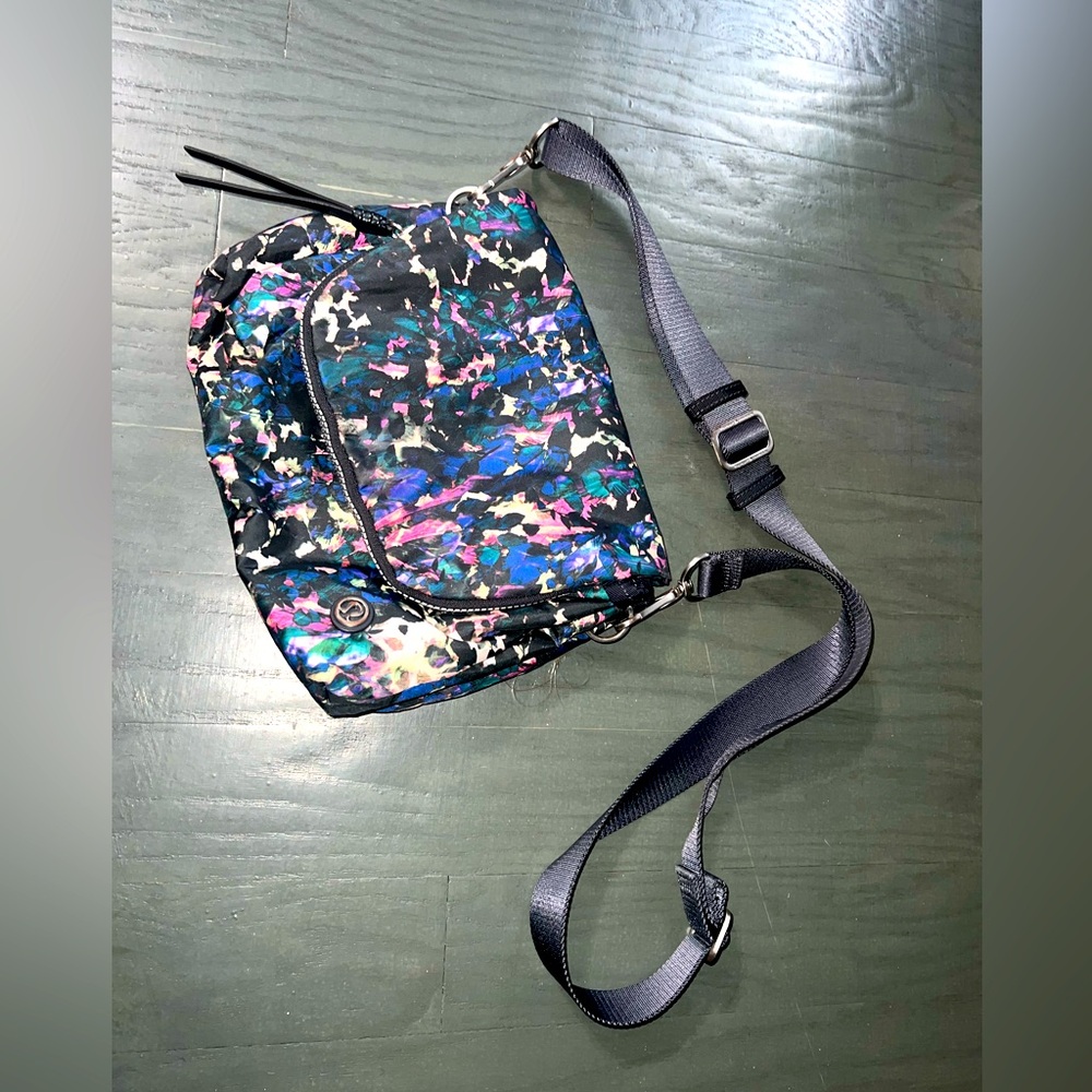 Lululemon Party Om Crossbody Bag in Floral Backdrop